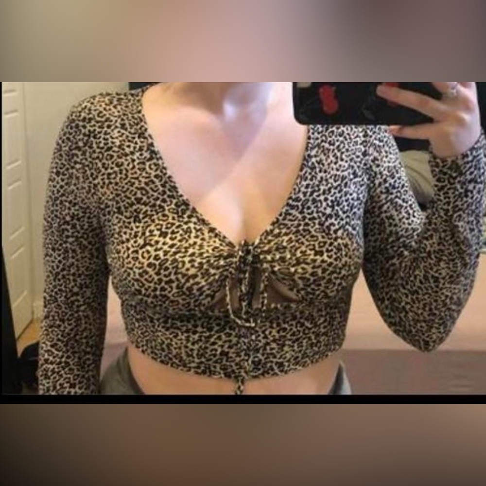 Leopard Print Women's crop longsleeve Top🧡